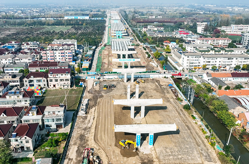 5、便仓镇区段全面进入上部结构施工.jpg 5、便仓镇区段全面进入上部结构施工.jpg