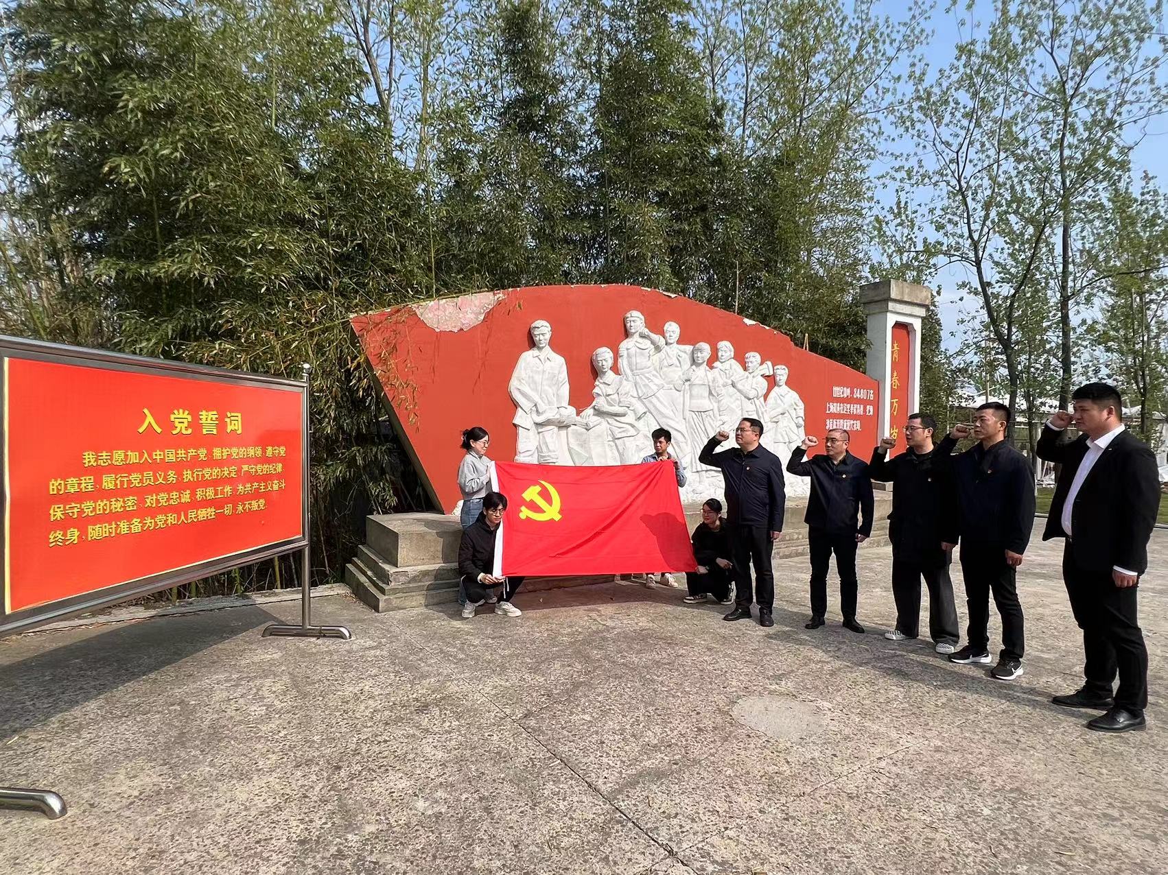 探寻红色印记 凝聚奋进伟力1.jpg 探寻红色印记 凝聚奋进伟力1.jpg
