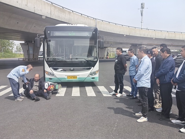 道路交通事故应急处置2.jpg